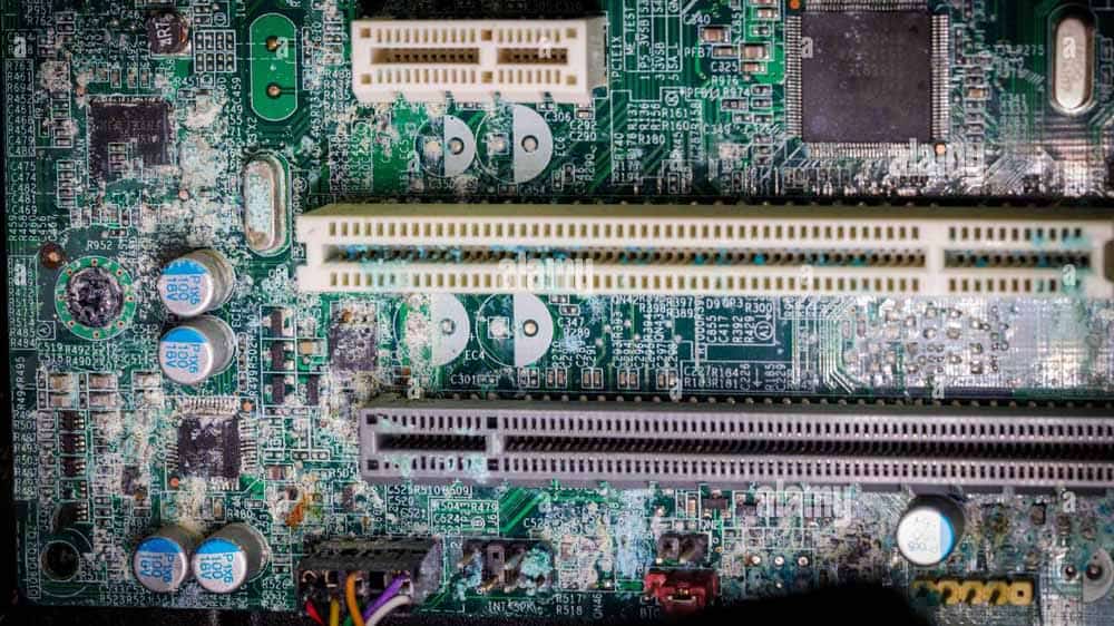 Bo mạch chủ (Mainboard) - nạn nhân đầu tiên của độ ẩm