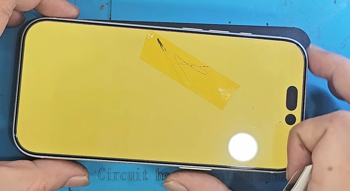 Sửa lỗi vàng màn hình iPhone 17 Pro do vào nước tiết kiệm