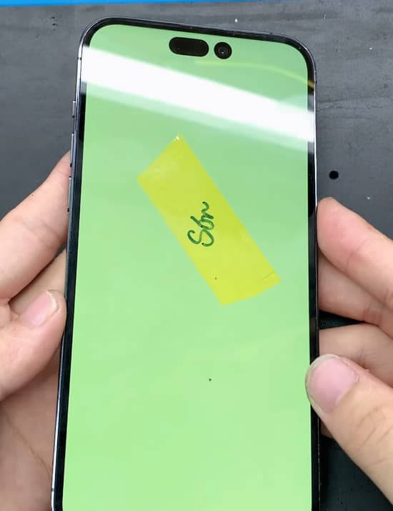 iPhone 14 Pro Max tự nhiên bị xanh màn hình